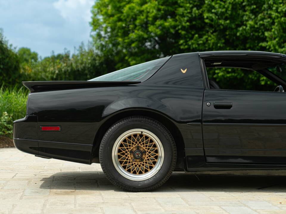 Bild 31/50 von Pontiac Firebird TransAm (1989)