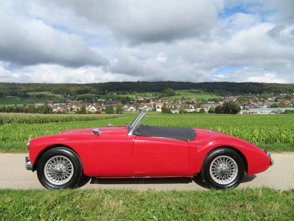 Image 4/19 of MG MGA 1600 (1962)