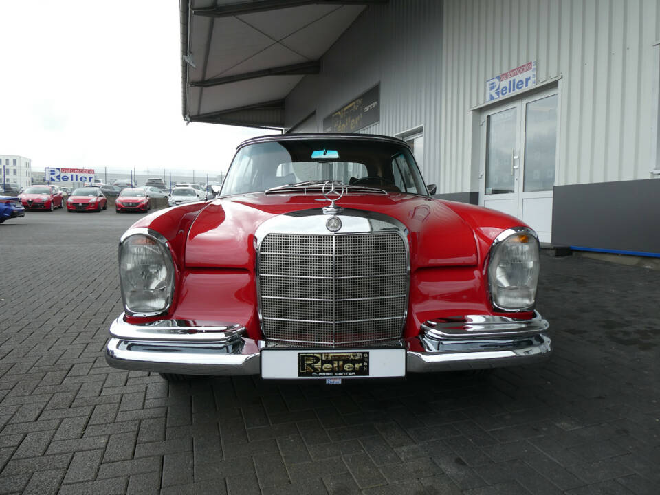 Afbeelding 2/28 van Mercedes-Benz 250 SE (1965)