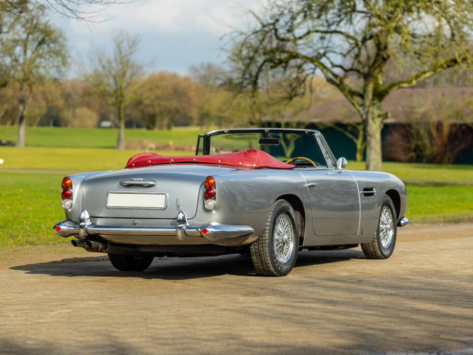 Image 2/50 of Aston Martin DB 5 (1964)