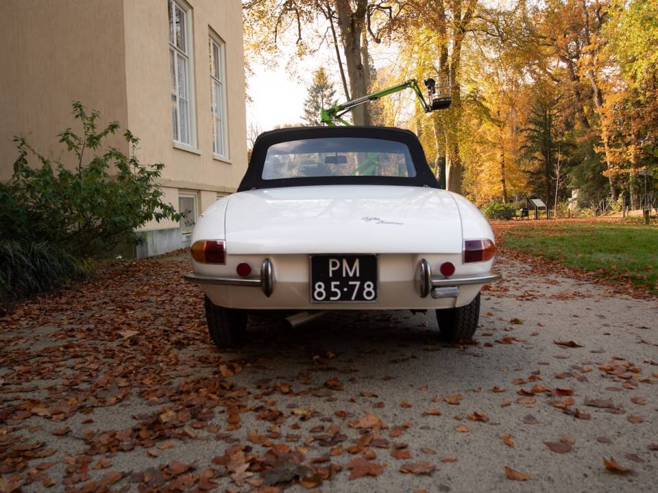 Image 32/50 de Alfa Romeo 1600 Spider Duetto (1967)