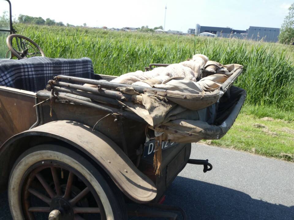 Image 38/66 of Regal Model T Underslung (1913)