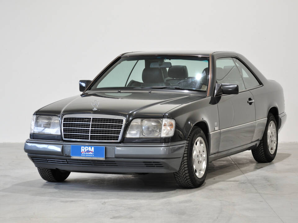 Image 7/30 de Mercedes-Benz E 200 (1994)