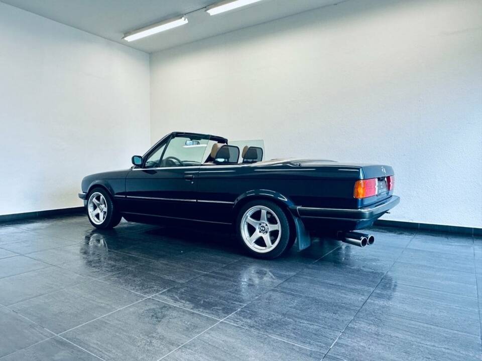 Image 9/29 de BMW 325i (1989)