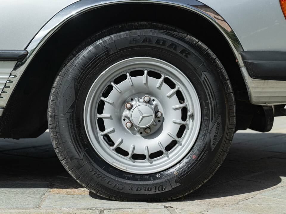 Image 17/50 de Mercedes-Benz 450 SL (1977)