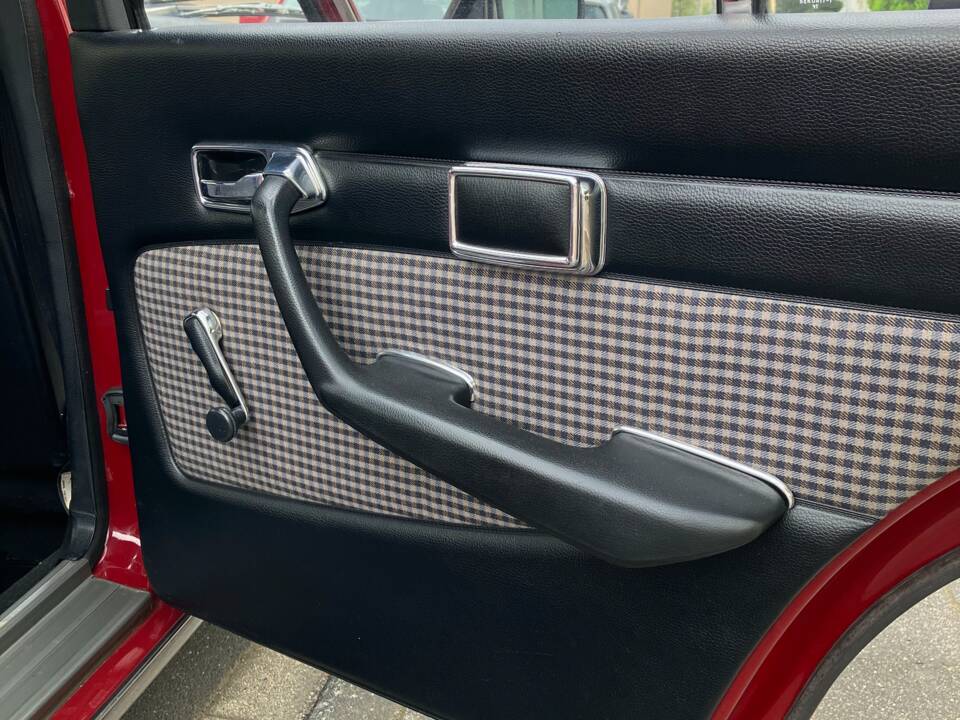 Image 12/15 de Mercedes-Benz 280 SE (1977)
