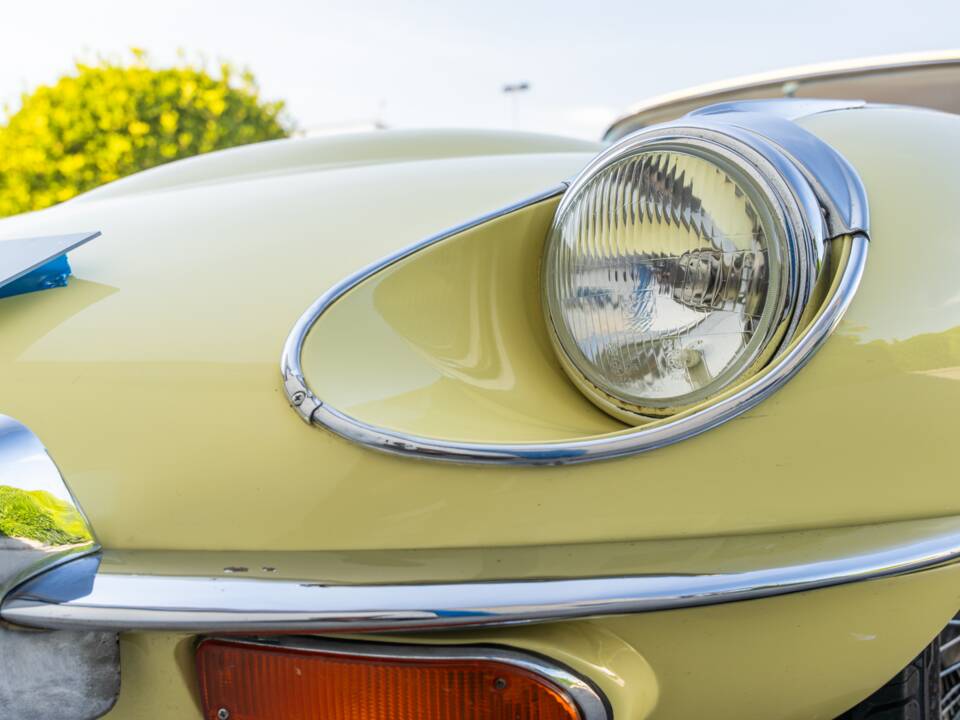Image 66/78 de Jaguar E-Type (1969)