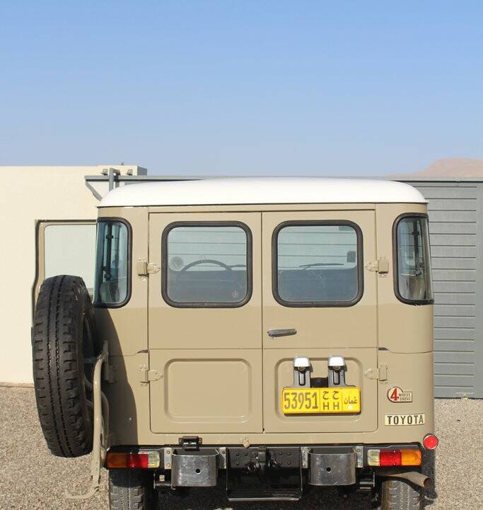 Image 4/8 of Toyota Land Cruiser FJ 40 (1979)