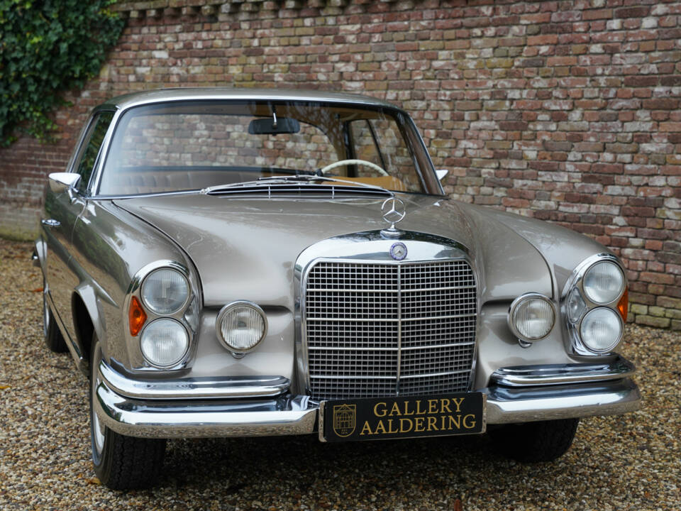 Image 9/50 of Mercedes-Benz 280 SE (1968)