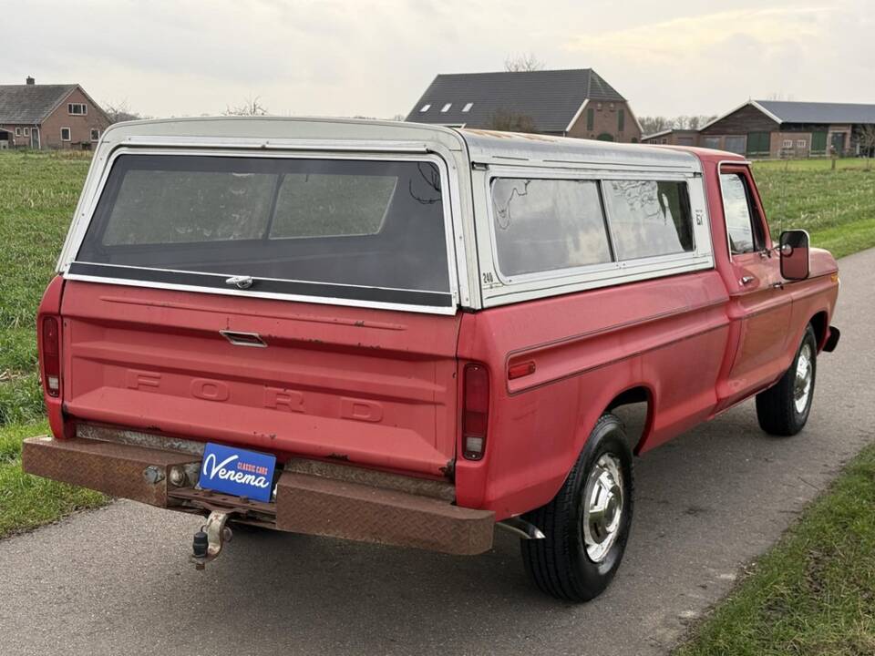 Image 4/18 of Ford F-250 (1976)