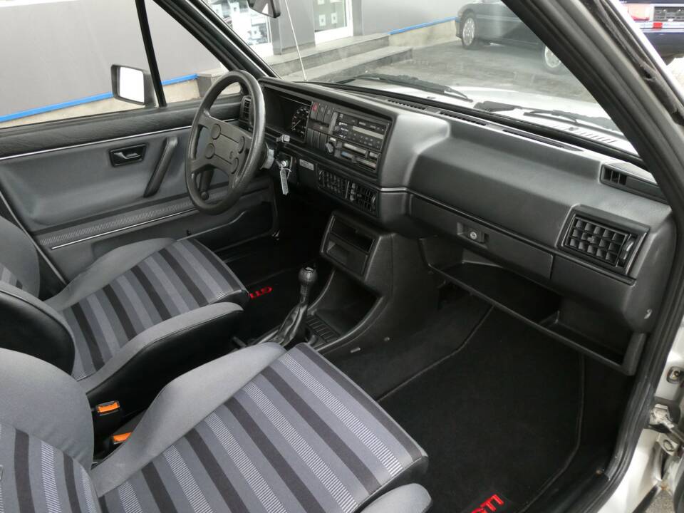 Image 12/23 of Volkswagen Golf Mk II GTi 1.8 (1988)