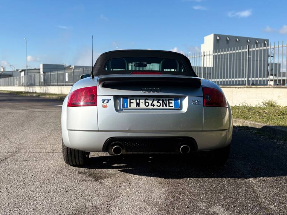 Image 5/25 of Audi TT 3.2 quattro (2004)