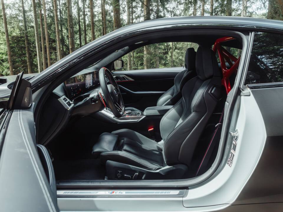 Image 13/14 of BMW M4 Competition xDrive (2024)