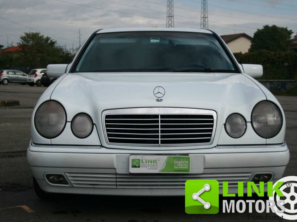 Afbeelding 3/10 van Mercedes-Benz E 220 CDI (1998)