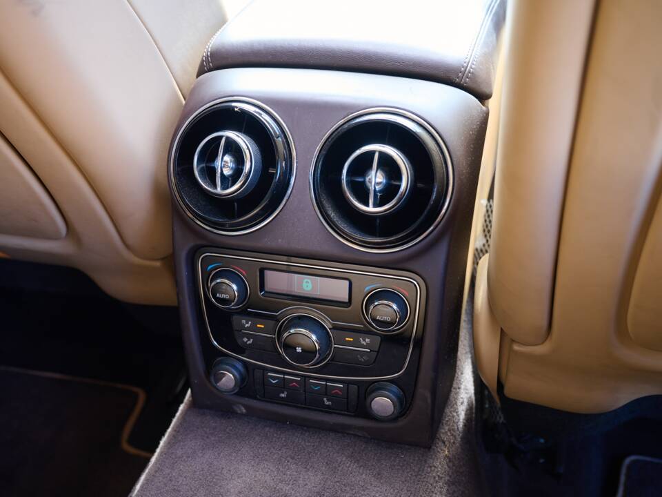 Bild 40/50 von Jaguar XJ 5.0 (2010)