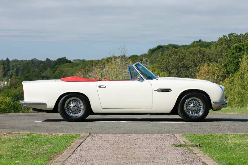 Image 35/38 of Aston Martin DB 6 Mk II Volante (1970)