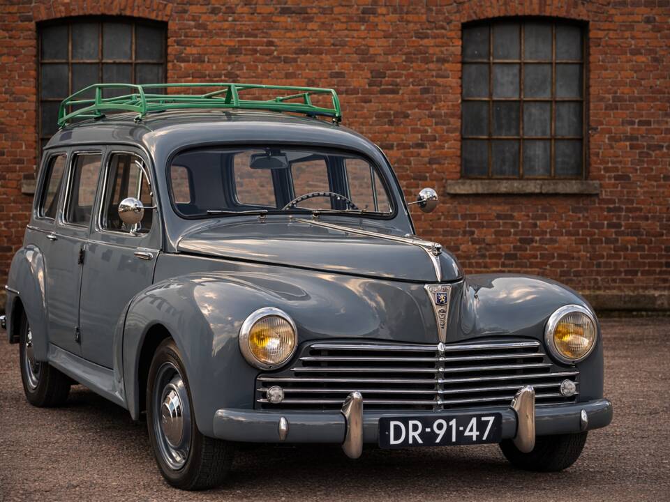 Image 13/28 de Peugeot 203 Familiale (1953)