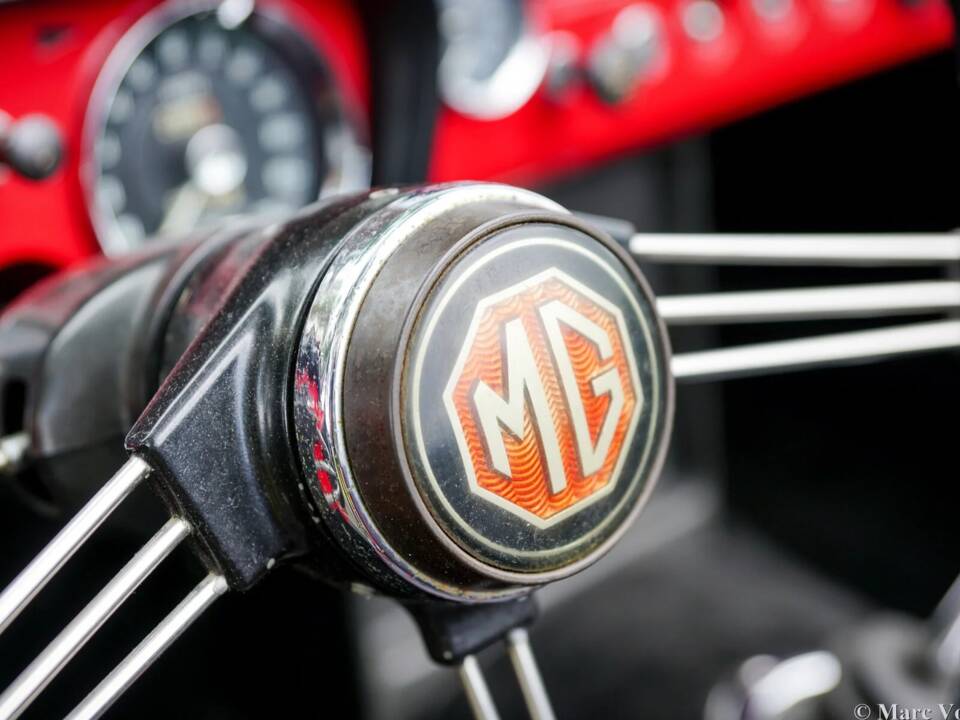 Image 37/39 de MG MGB (1964)