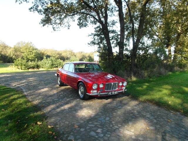 Image 10/52 of Jaguar XJ 6 2.8 (1971)