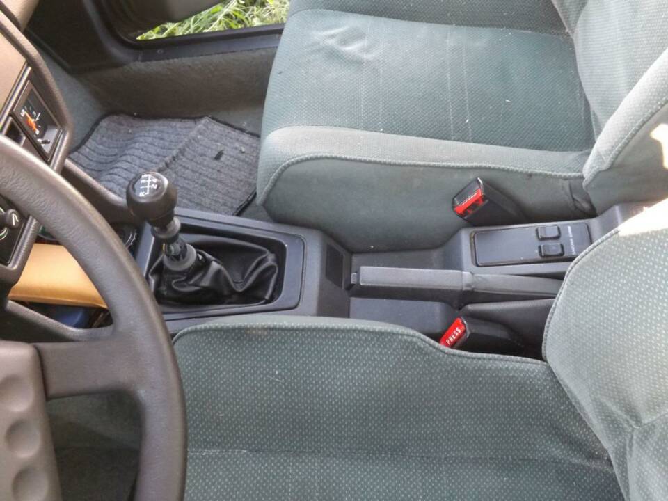 Immagine 8/50 di Volvo 360 GLE (1986)