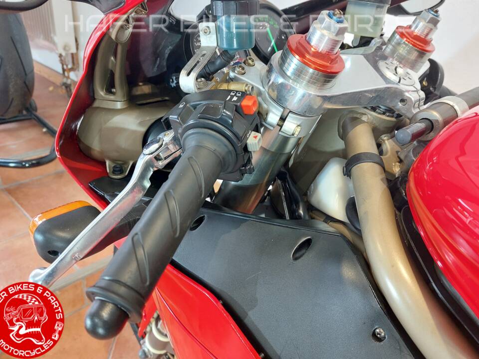 Obraz 27/38 pojazdu Ducati 916 (1998)