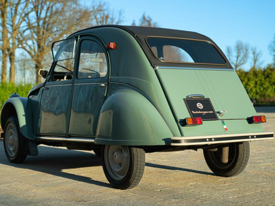 Image 6/41 of Citroën 2 CV (1963)