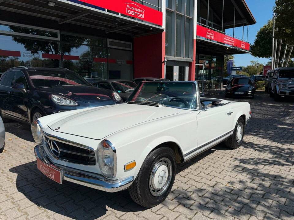 Image 3/42 of Mercedes-Benz 280 SL (1968)