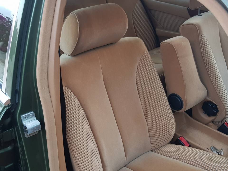 Bild 26/49 von Mercedes-Benz 280 SE (1982)