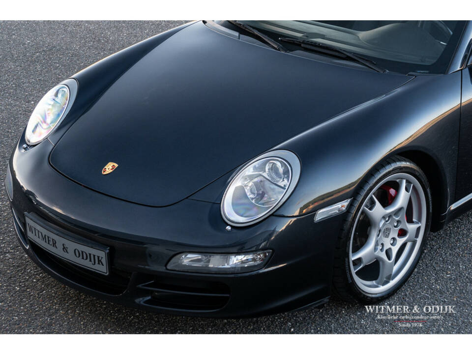 Image 15/34 of Porsche 911 Carrera S (2005)
