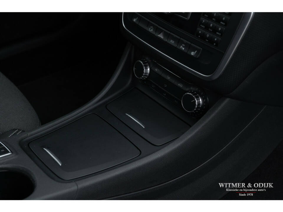 Image 22/32 of Mercedes-Benz A 180 (2014)