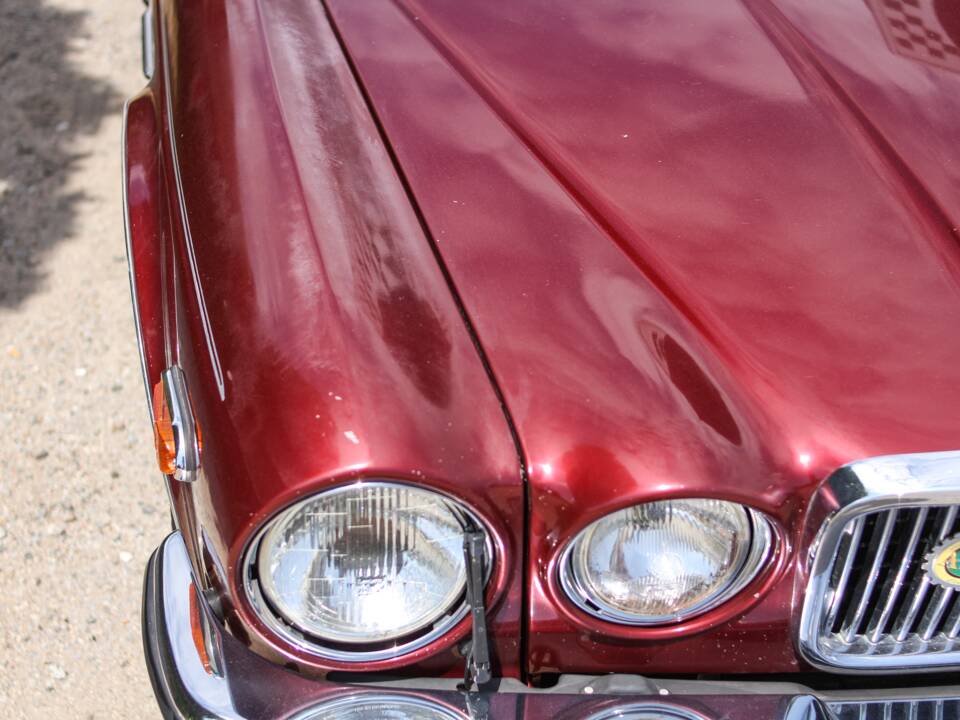 Image 8/44 of Jaguar XJ 12 (1990)