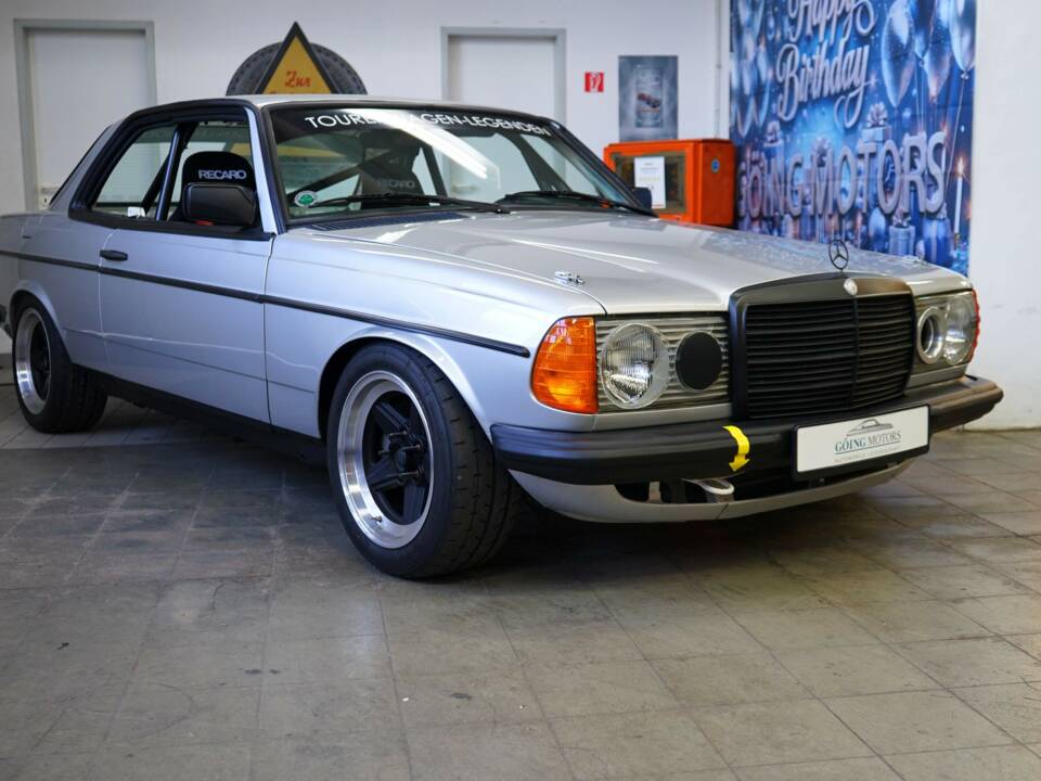 Immagine 3/40 di Mercedes-Benz 280 CE (1980)