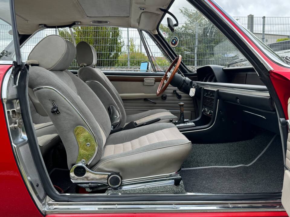 Image 40/73 of BMW 2,5 CS (1975)