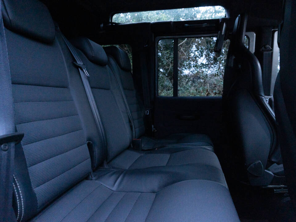 Image 12/16 of Land Rover Defender 110 (2010)