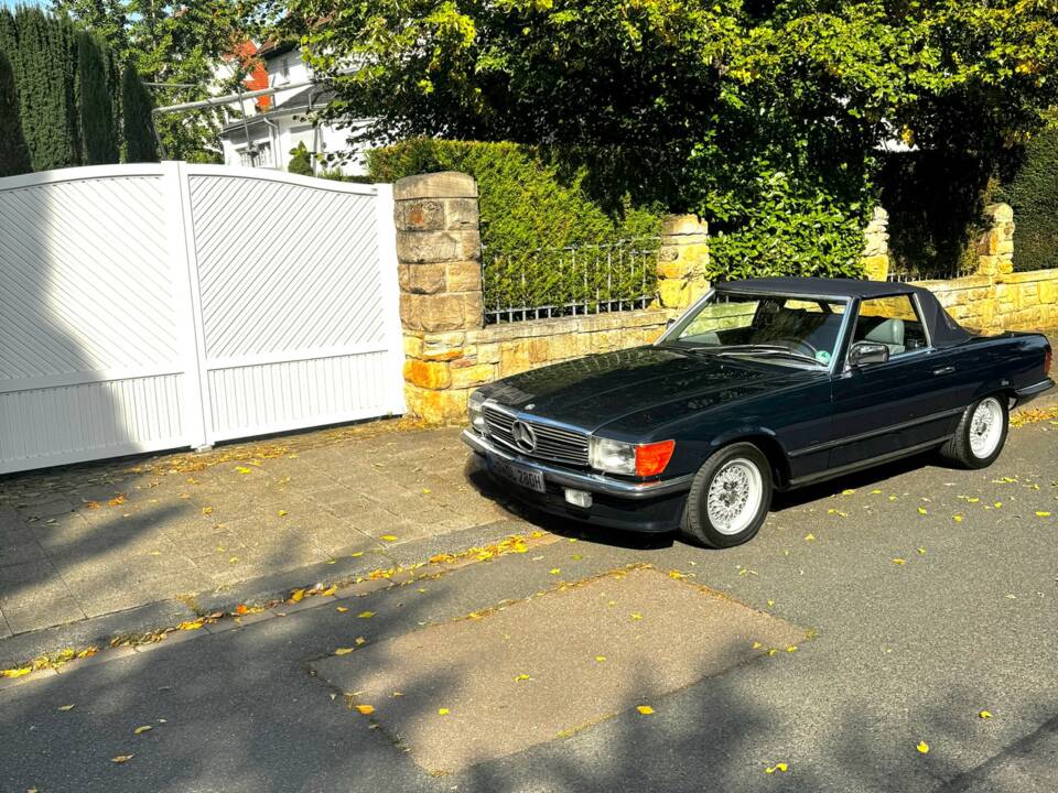 Image 2/21 of Mercedes-Benz 280 SL (1985)