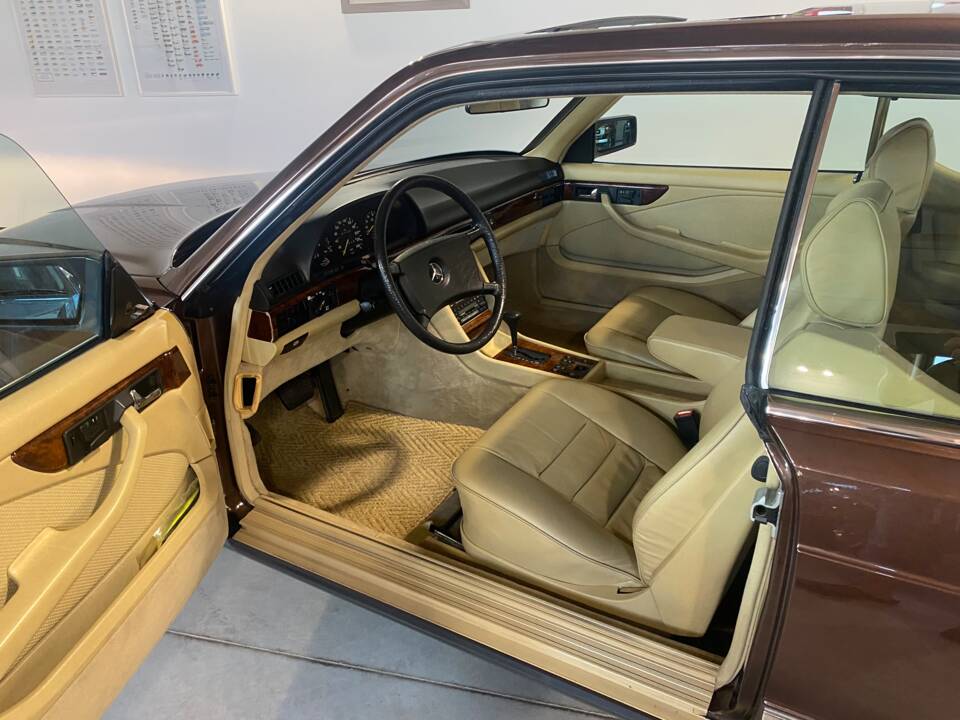 Image 16/63 of Mercedes-Benz 500 SEC (1984)