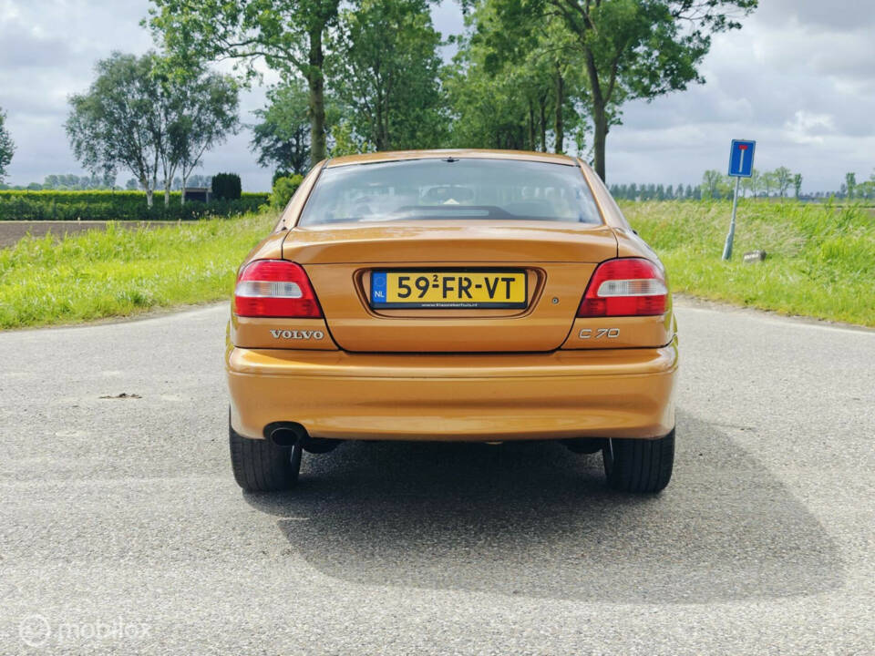 Imagen 8/32 de Volvo C70 2.4 T (1999)