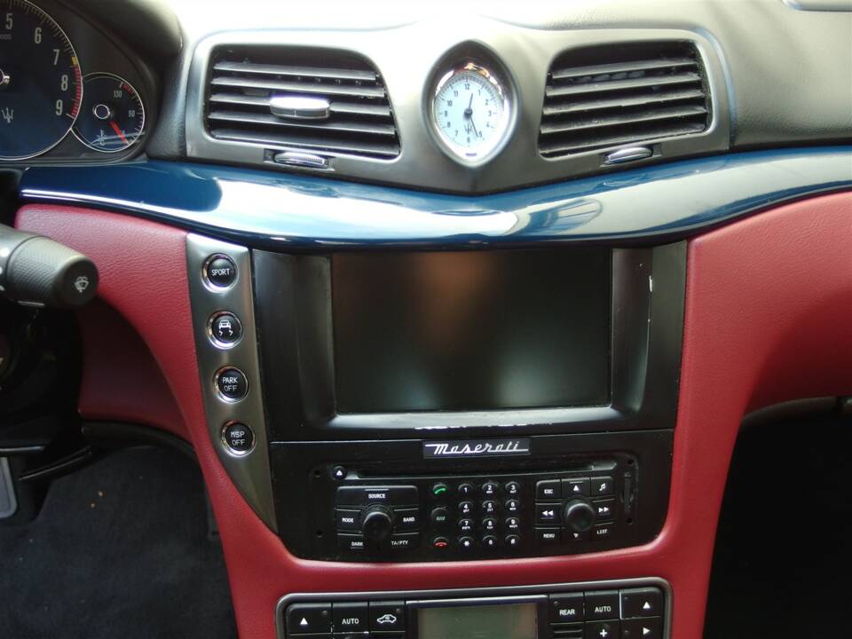 Image 48/99 of Maserati GranTurismo 4.2 (2008)