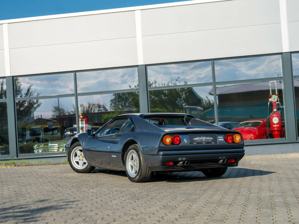 Image 32/36 de Ferrari 328 GTB (1986)