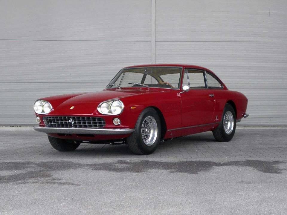 Immagine 1/20 di Ferrari 330 GT 2+2 (1964)