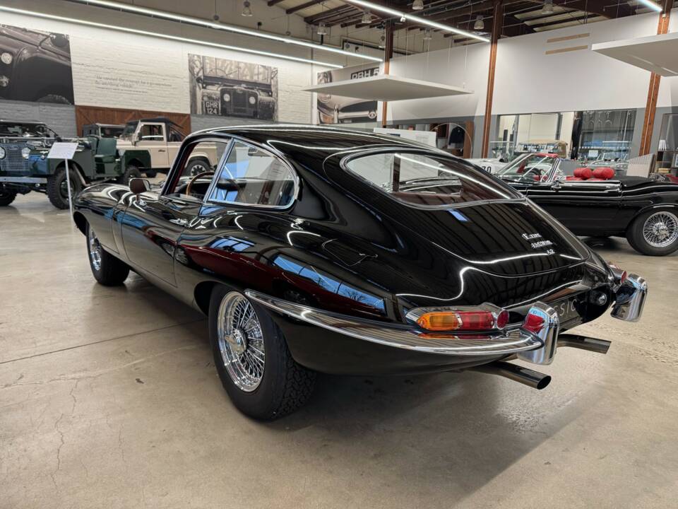 Image 4/5 de Jaguar Type E 4.2 (1965)