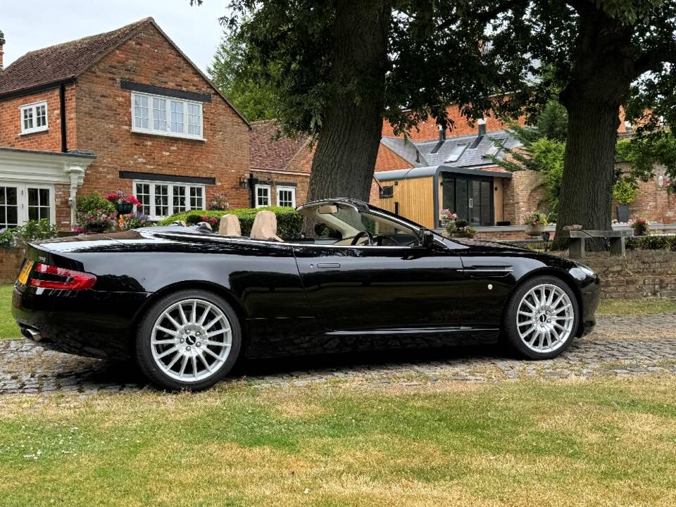 Image 14/32 of Aston Martin DB 9 Volante (2006)