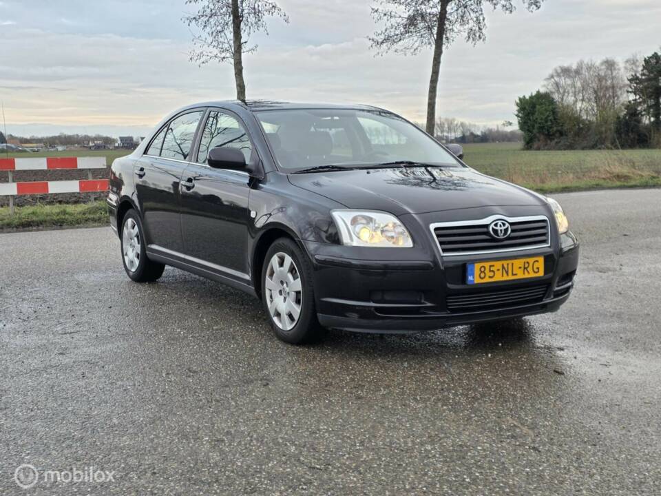 Imagen 9/35 de Toyota Avensis 1.8 VVT-i (2003)