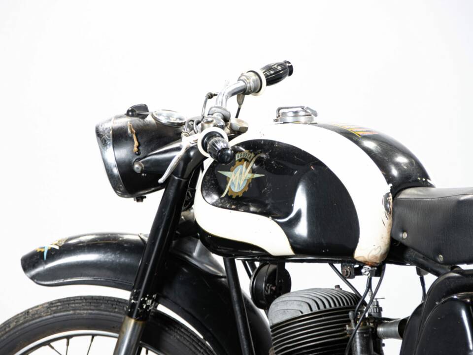 Immagine 14/50 di MV Agusta 125 TR (1958)
