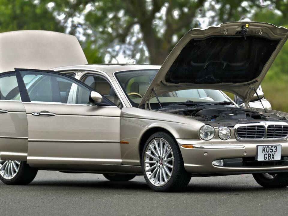 Afbeelding 17/50 van Jaguar XJ 8 4.2 (2003)