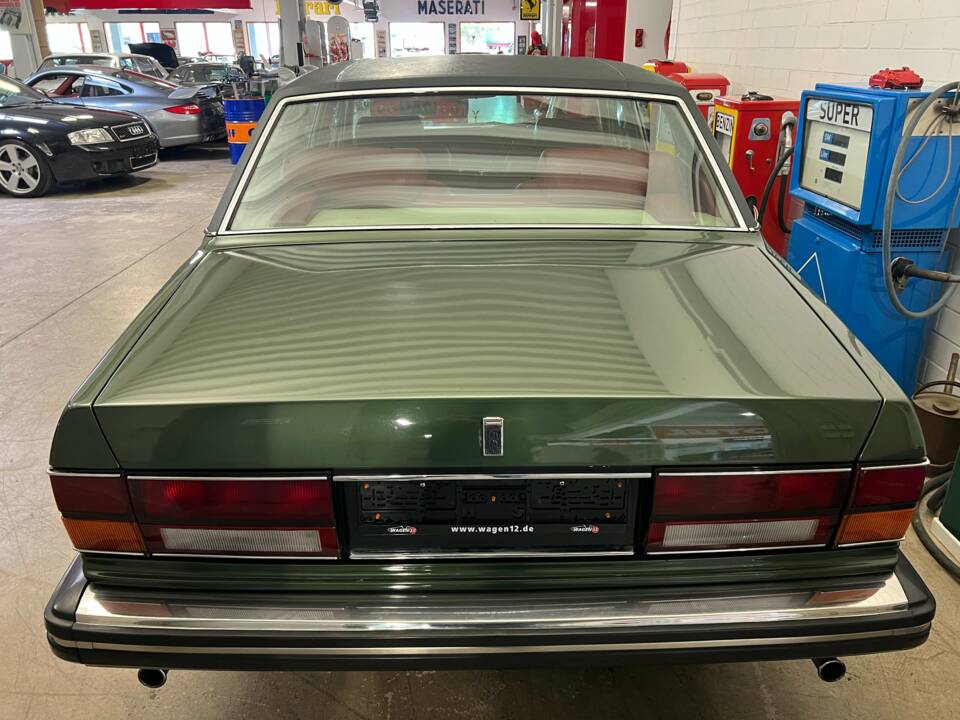 Image 14/18 of Rolls-Royce Silver Spirit (1982)