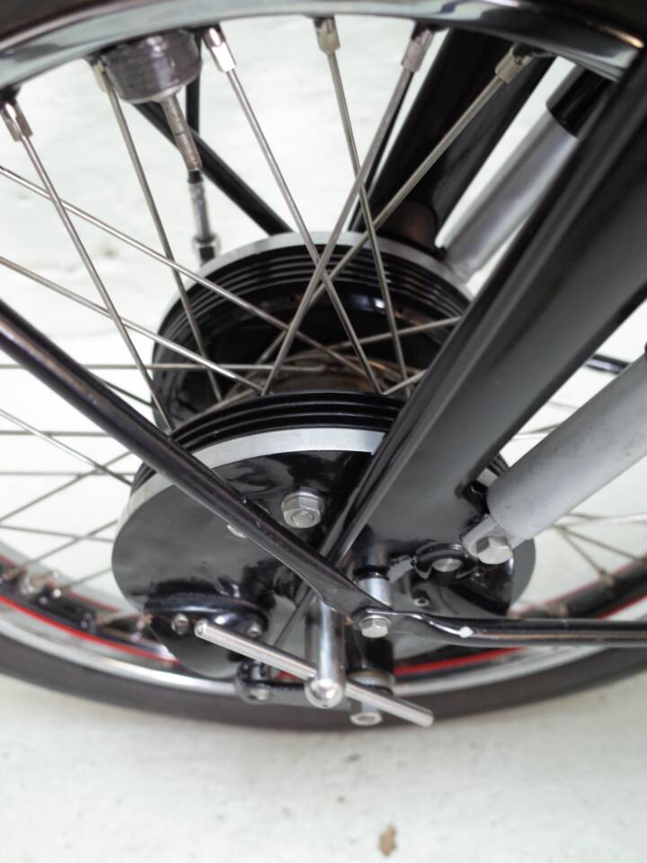 Image 23/30 of Vincent Rapide C (1951)