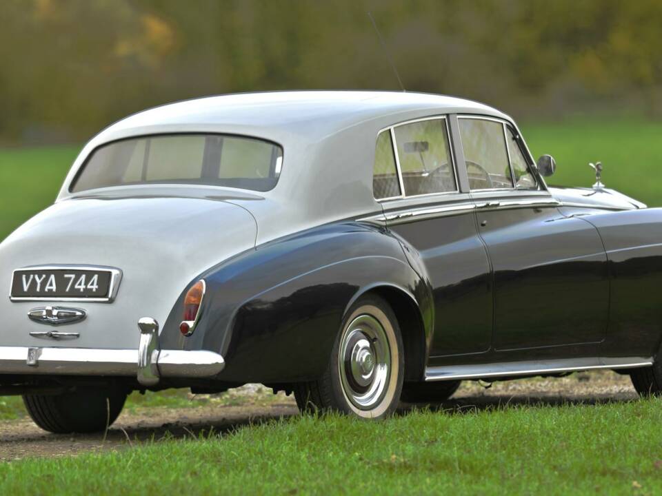 Image 16/50 of Rolls-Royce Silver Cloud I (1958)