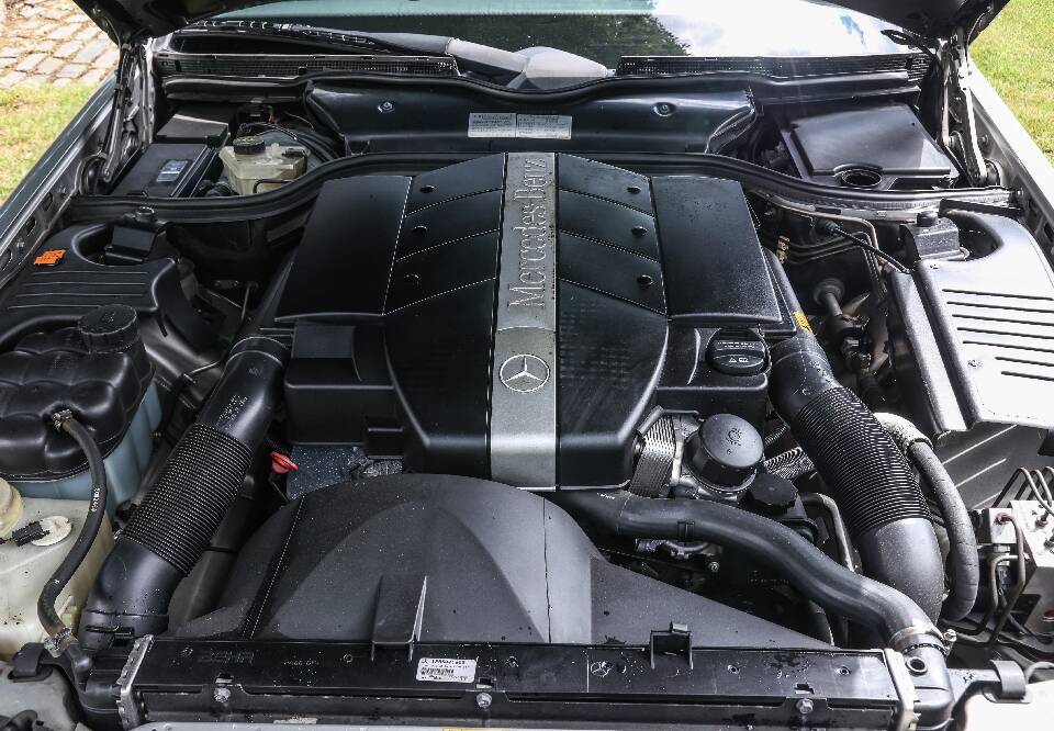 Image 26/37 of Mercedes-Benz SL 320 (2000)