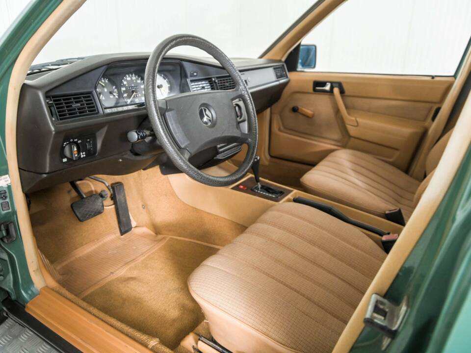 Obraz 11/50 pojazdu Mercedes-Benz 190 D 2.5 (1986)
